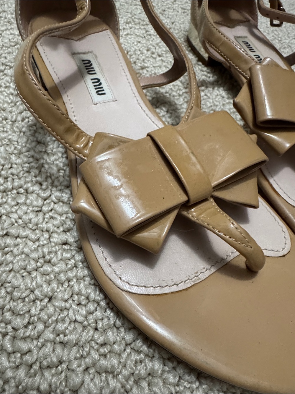 Miu Miu Nude/Tan Patent Leather Bow Thong Sandals - Picture 3 of 16